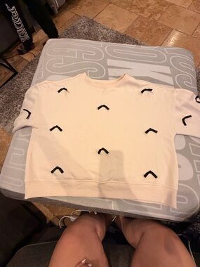 Women's Crew Neck Bow Embellished Sweatshirt - Cream